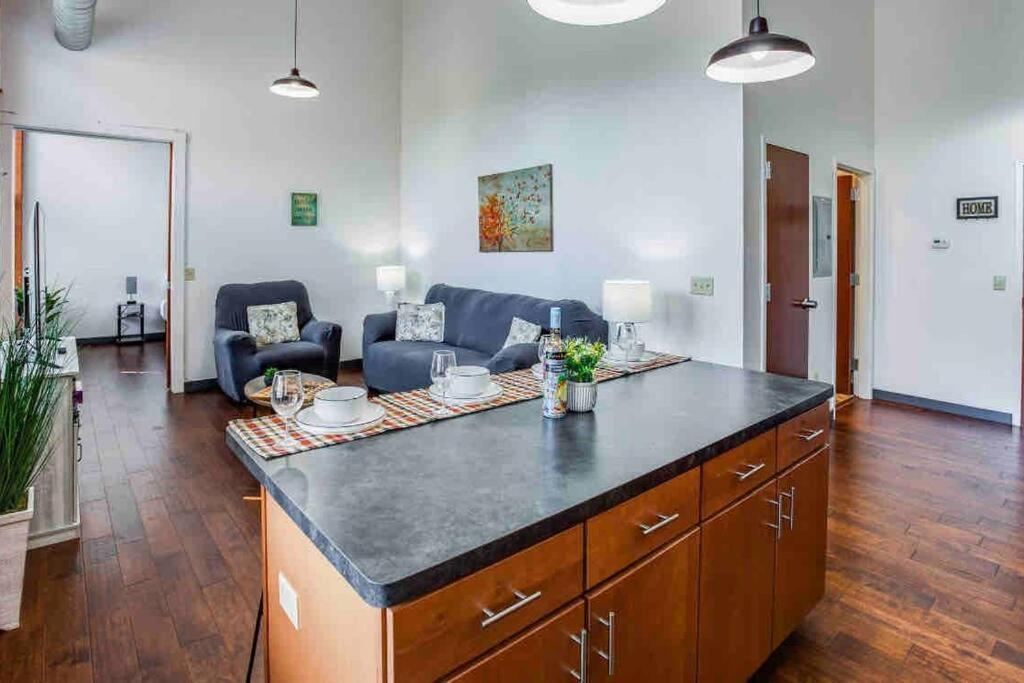 Ny Style Centric Loft With King Bed By Park Av. Apartment Rochester Luaran gambar