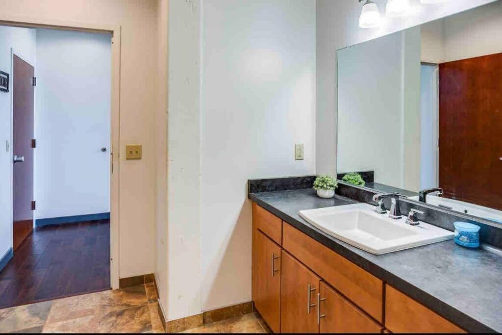 Ny Style Centric Loft With King Bed By Park Av. Apartment Rochester Luaran gambar